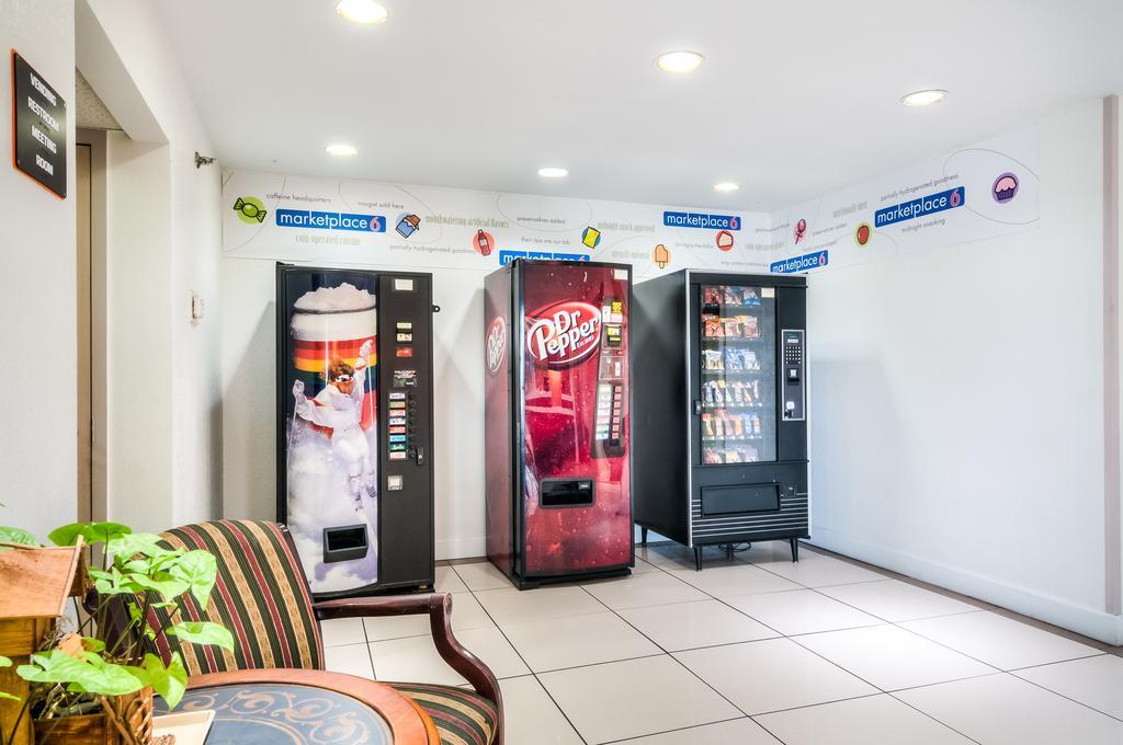 Motel 6 Нормал Экстерьер фото