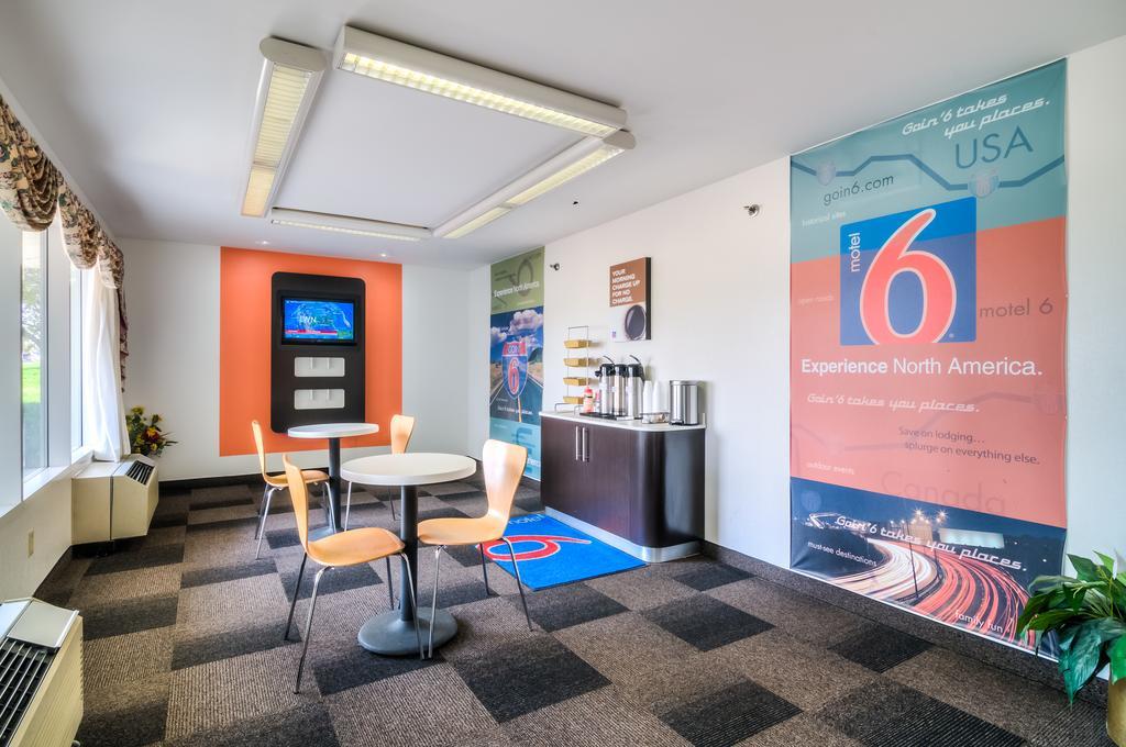 Motel 6 Нормал Экстерьер фото