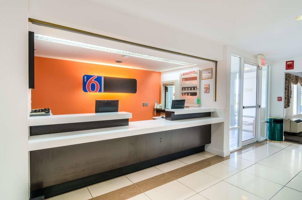 Motel 6 Нормал Экстерьер фото